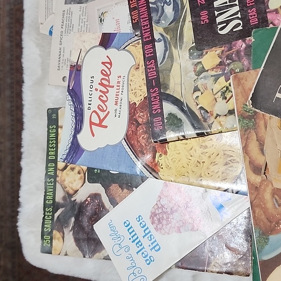VINTAGE ASSORTMENT BUNDLE OF OLD COOKBOOKS YOU GET THEM ALL. SEE PHOTOS 👀. - Picture 2 of 5